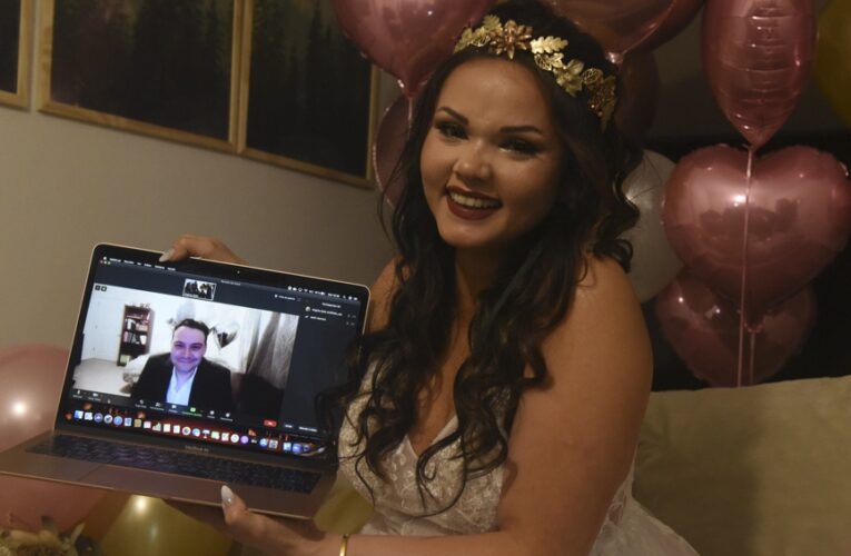 Cibercasamiento: Ella en Rosario y él en EE.UU. dieron el sí en la primera boda virtual binacional por la pandemia