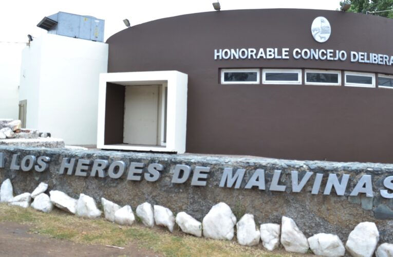 Villa Mercedes: Los concejales de Frontera se encerraron en una oficina y no entraron a la sesión para evitar la interpelación a una funcionaria