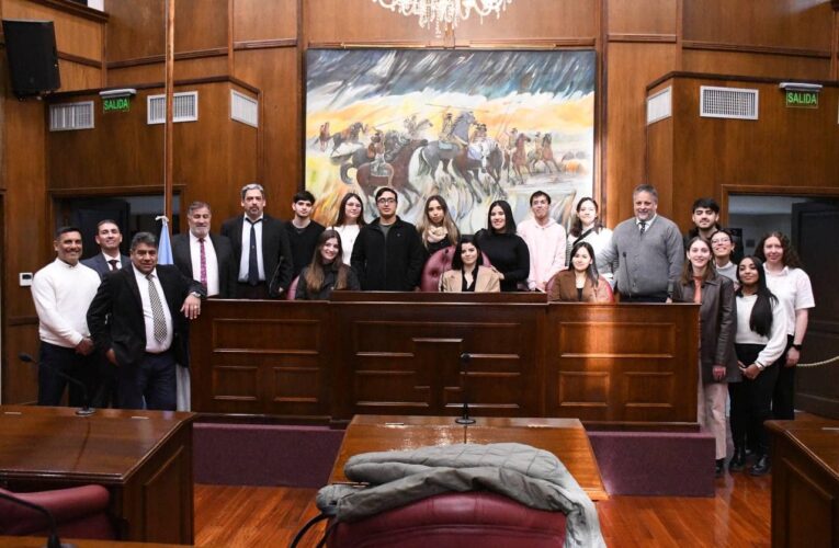 Estudiantes de tercer año de Derecho de la Universidad Católica de Cuyo-cátedra Derecho Constitucional presenciaron una sesión ordinaria de Diputados