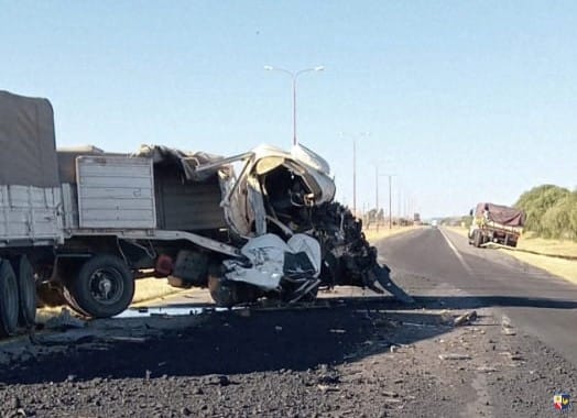 Chocaron dos camiones en la Autopista de las Serranías Puntanas