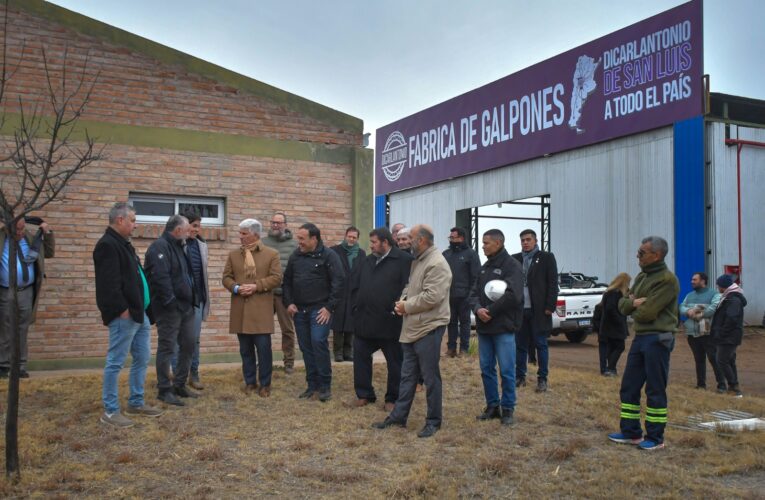 El Intendente de Juana Koslay participó de la inauguración de una fabrica de galpones en Donovan