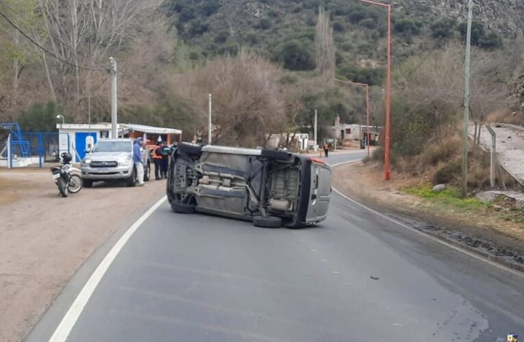 Potrero de los Funes: Un automóvil volcó sobre la RP18