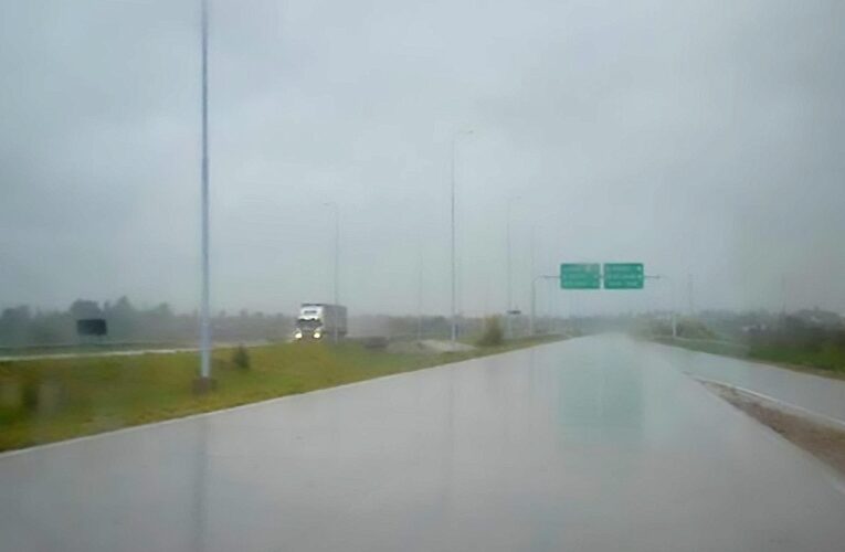 Recomendaciones para transitar rutas y autopistas en días de lluvia o neblina
