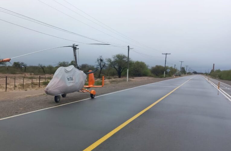 Por una emergencia aterrizó un Autogiro en el ingreso a Jarilla