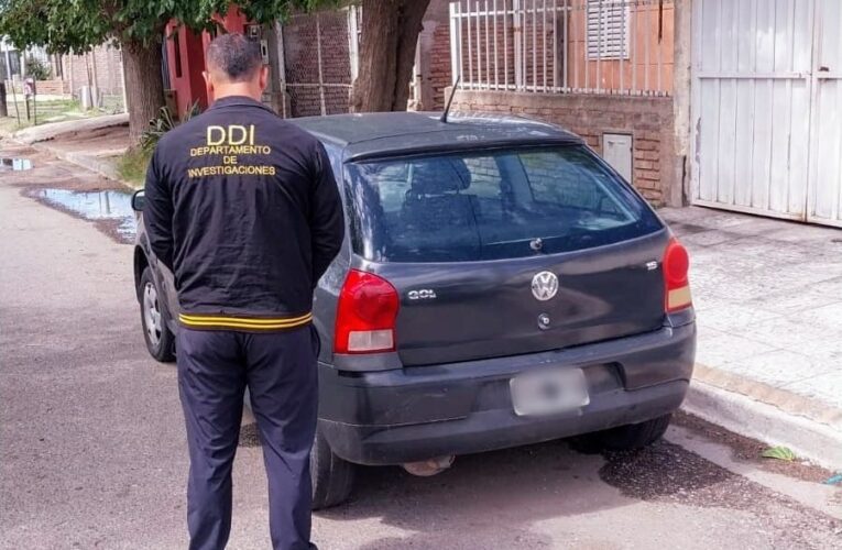 San Luis: Dejó su automóvil en marcha y se lo robaron mientras abría el portón
