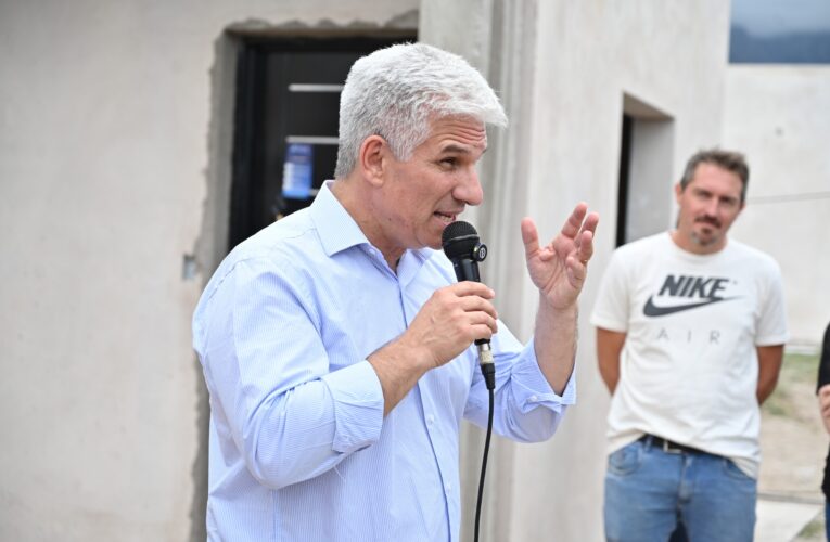 El Gobernador anunció que el gas llegará a Villa de la Quebrada y Nogolí