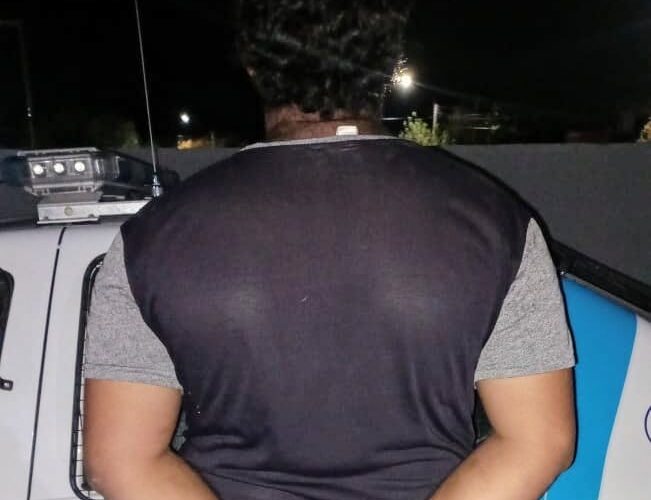 Violencia en el fútbol: un joven agredió a un hombre tras un disturbio en una cancha de fútbol