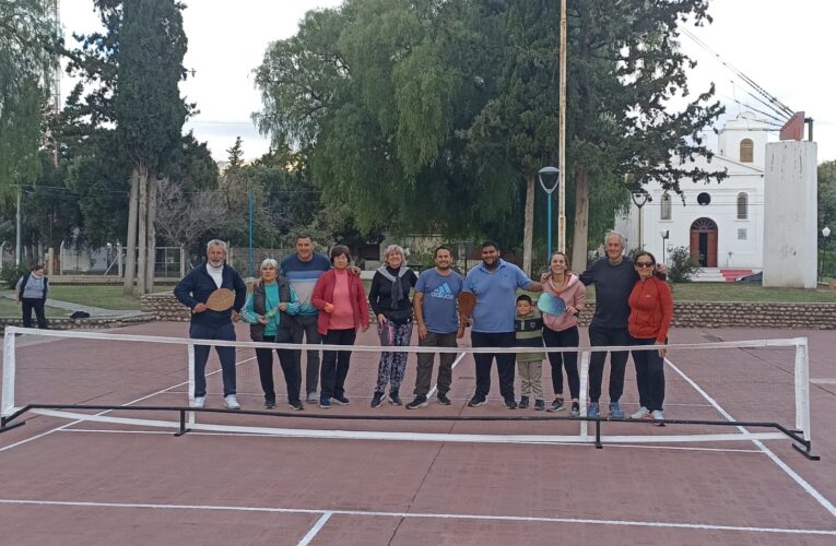 Pickleball en la plaza de Nogolí