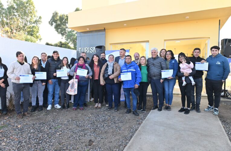Emprendedores de Belgrano recibieron sus decretos de financiamiento