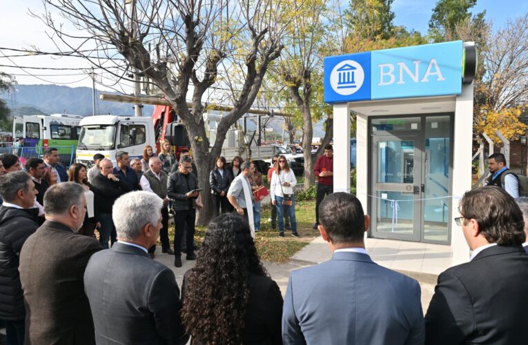 Villa de la Quebrada: El Gobierno inauguró el primer cajero automático de la localidad