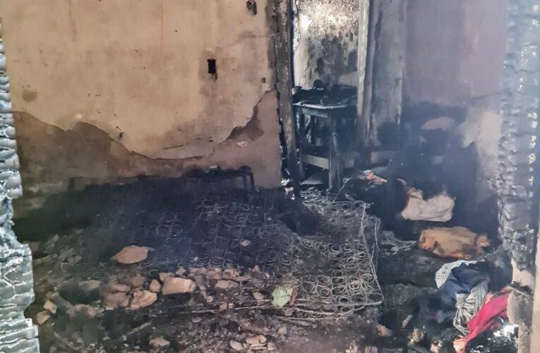 San Luis: una mujer fue hospitalizada por inhalación de monóxido de carbono tras un incendio en un departamento
