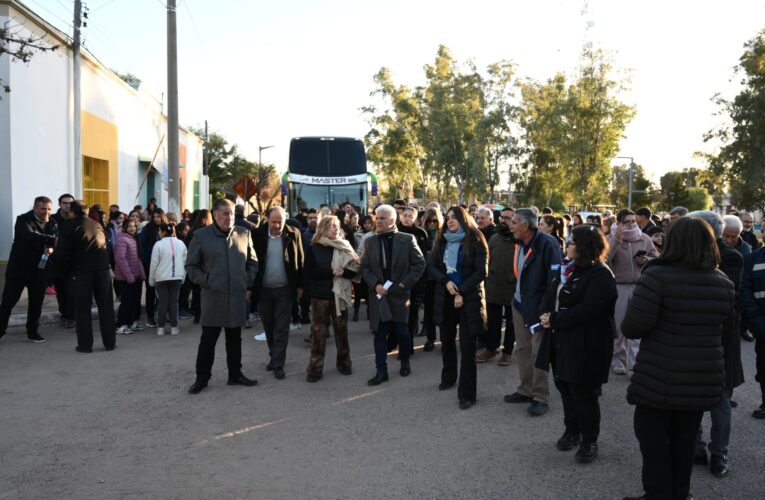 Los Manantiales: El Gobernador y la Intendente recorrieron obras de ‘Construyendo con tu Pueblo’