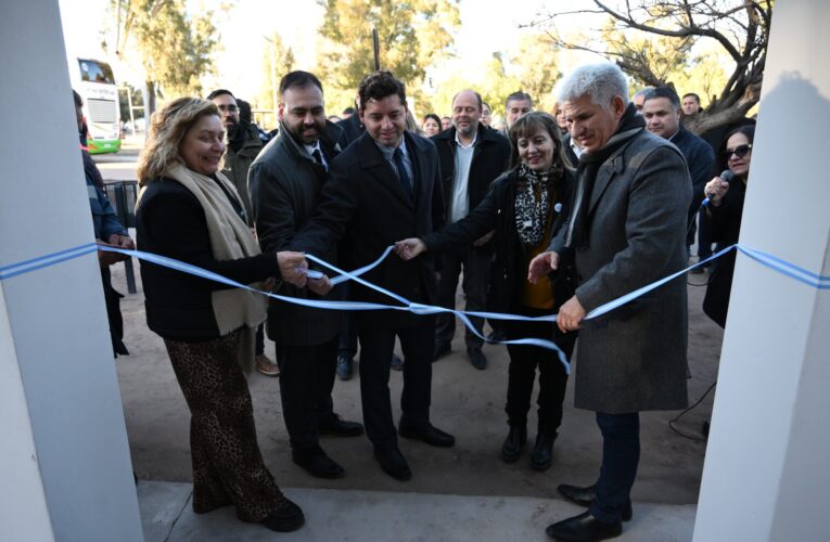 Los Manantiales celebró la inauguración de su primer cajero automático del Banco Nación