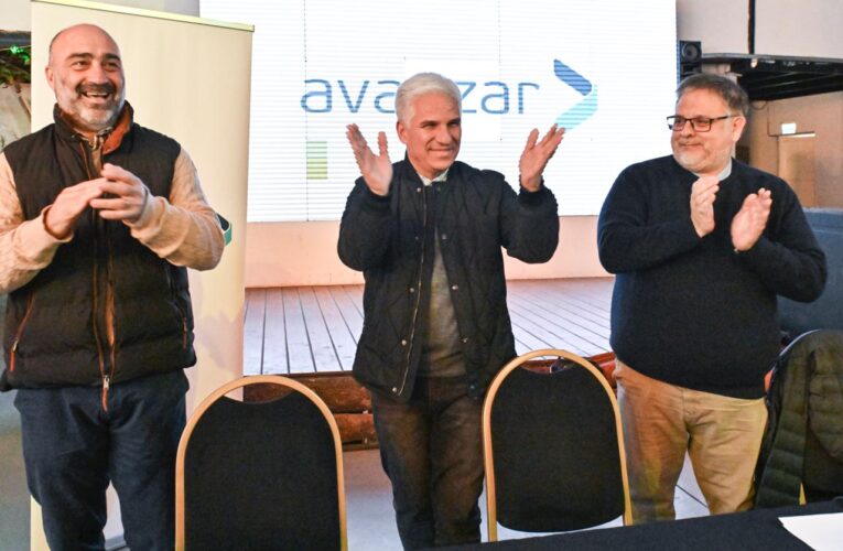 Claudio Poggi encabezó la asamblea partidaria de Avanzar del 2025