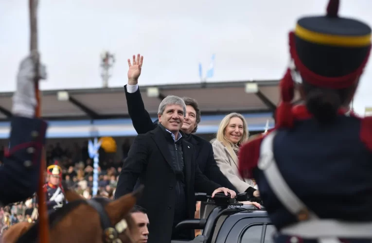 «No llegan a fin de mes»: la encuesta que preocupa a Javier Milei y Luis Caputo en un año electoral