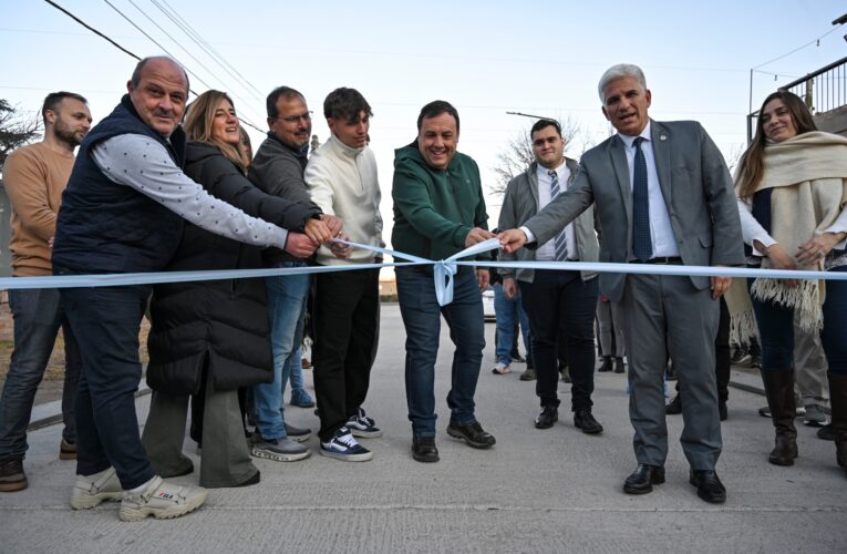Juana Koslay: El Intendente y el Gobernador inauguraron 700 metros de asfalto