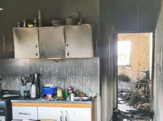 San Luis: Sofocaron el incendio de un departamento, donde una menor fue rescatada previamente por vecinos