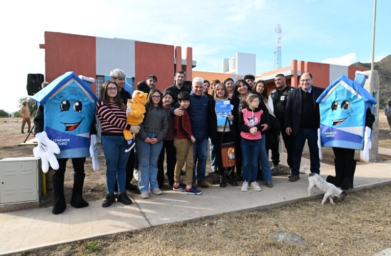 Familias de Villa de la Quebrada construyen futuro en sus nuevas casas