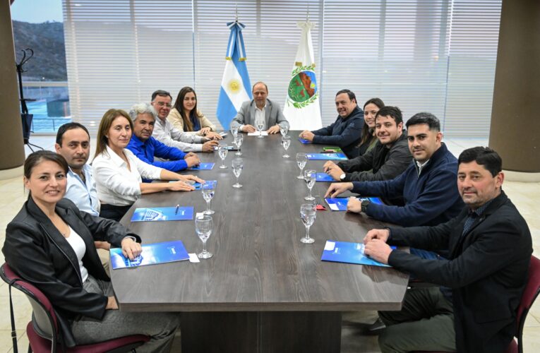 Diez municipios renovaron el convenio por una suma total de $968 millones para obras públicas