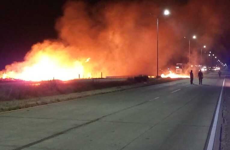 Un hombre falleció tras el vuelco e incendio de un camión en la Autopista de las Serranías Puntanas