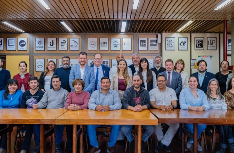 Gobierno y Universidad comparten políticas de preservación de Bosques en la Provincia