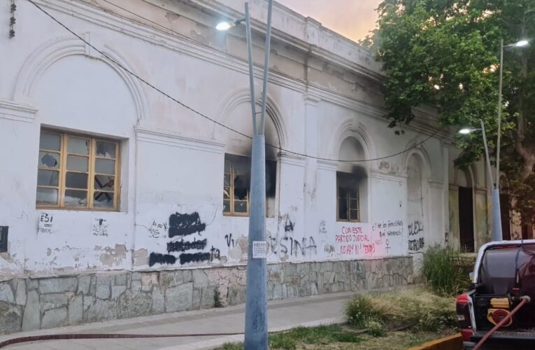 San Luis: Sofocaron un incendio en un edificio abandonado