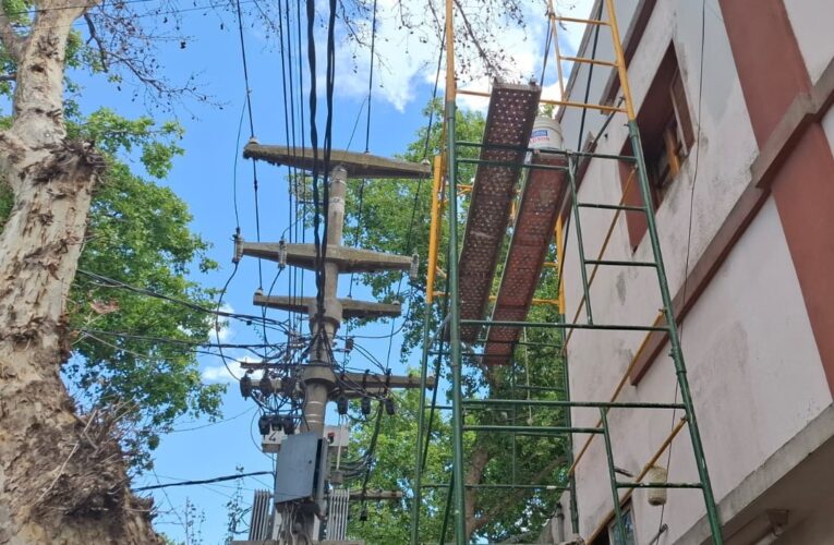 Un pintor de 23 años recibió una descarga eléctrica y cayó desde cinco metros en Villa Mercedes