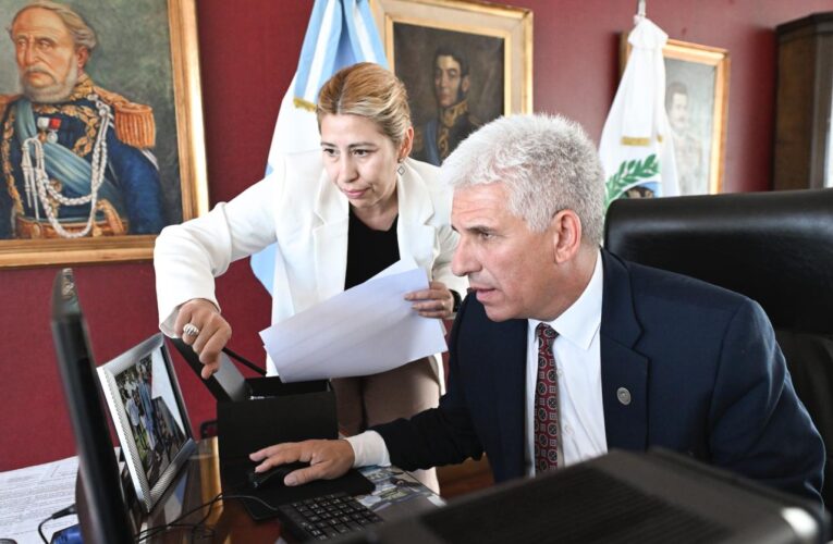 El Gobernador firmó un proyecto de ley para agilizar los juicios orales