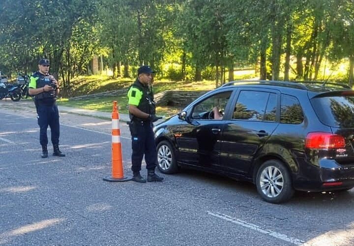La Policía realizó distintos operativos de control vehicular e identificación de personas en la ciudad de San Luis y localidades serranas durante el primer día del 2026