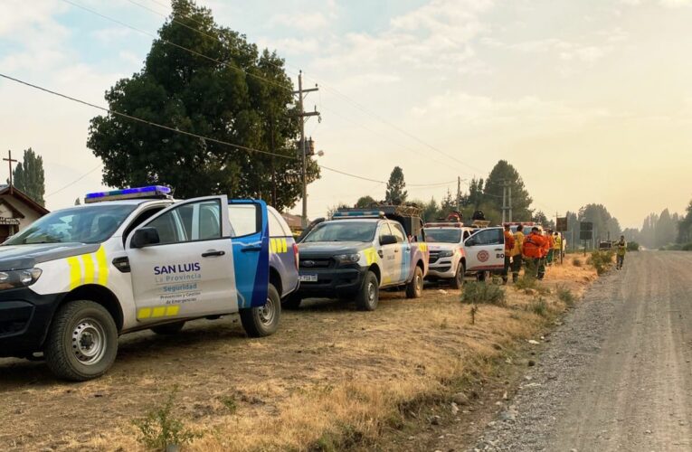Bomberos y brigadistas de San Luis combaten incendios forestales en Chubut