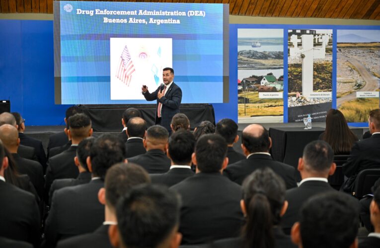 Poggi encabezó la apertura de una capacitación de la DEA a las fuerzas de seguridad de San Luis