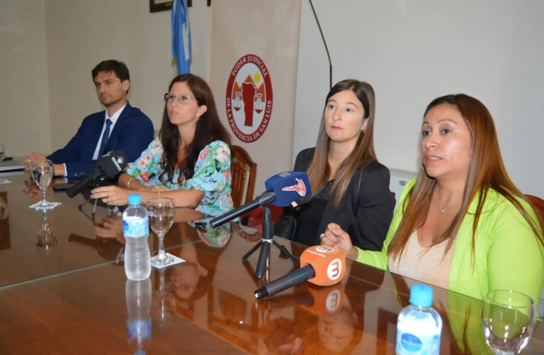 Buscan familia para adoptar a dos hermas de 11 y 12 años