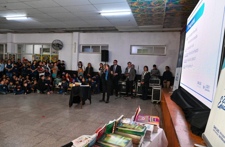 En el Año de la Educación, el Gobernador lanzó el programa ‘Desafi.a 2026’ en la escuela de Nogolí