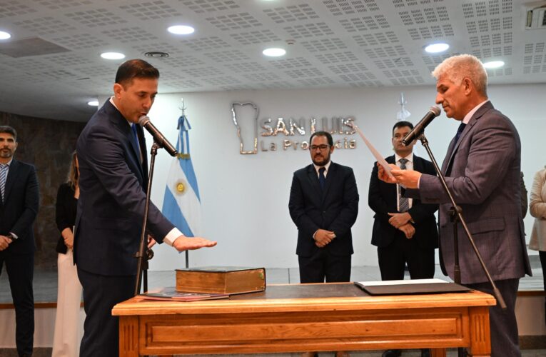 Poggi le tomó juramento a las nuevas autoridades del Gabinete provincial