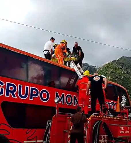 Insólito accidente en el dique Piscu Yaco: se tiraron de una tirolesa y chocaron contra un colectivo