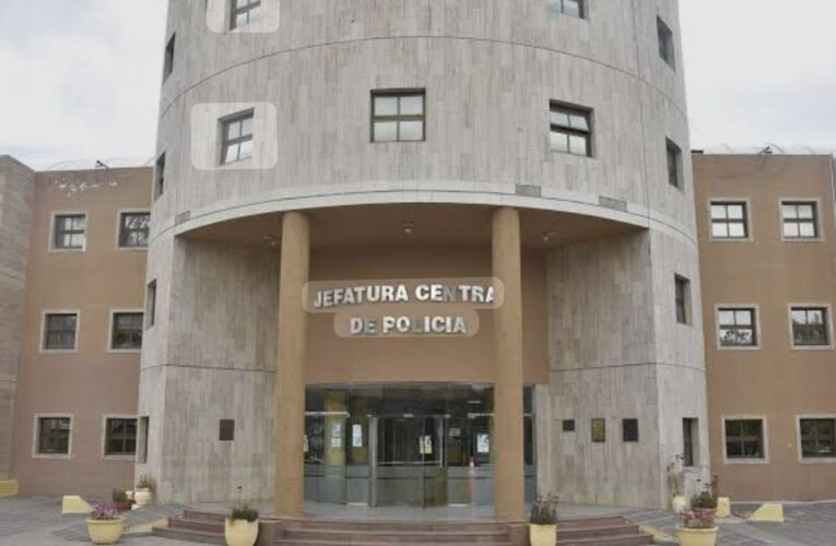 Pasan a disponibilidad a tres policías tras allanamientos en una causa judicial