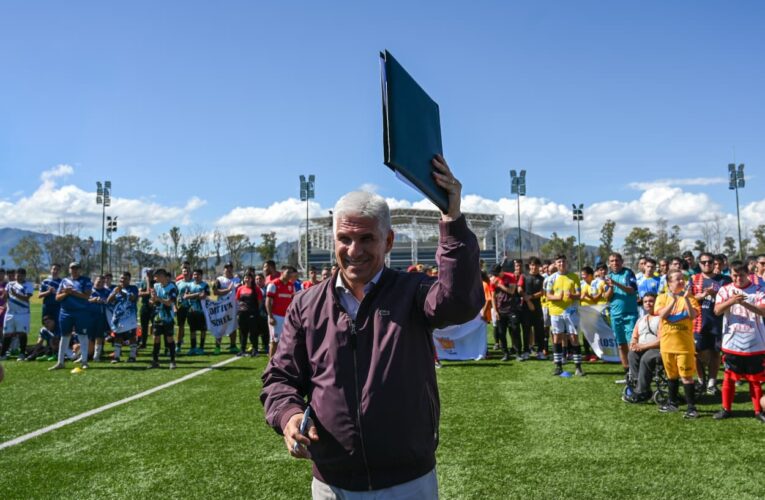 El Gobernador firmó la licitación para finalizar las obras en la Villa Deportiva