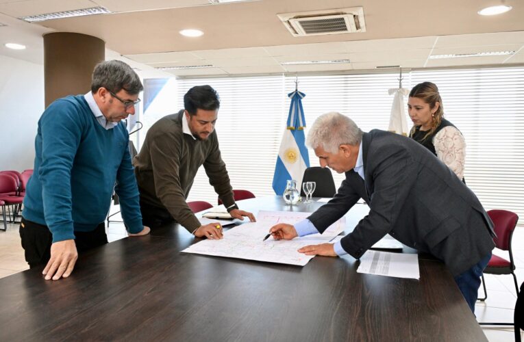 Poggi rubricó cuatro decretos para impulsar más obras públicas viales