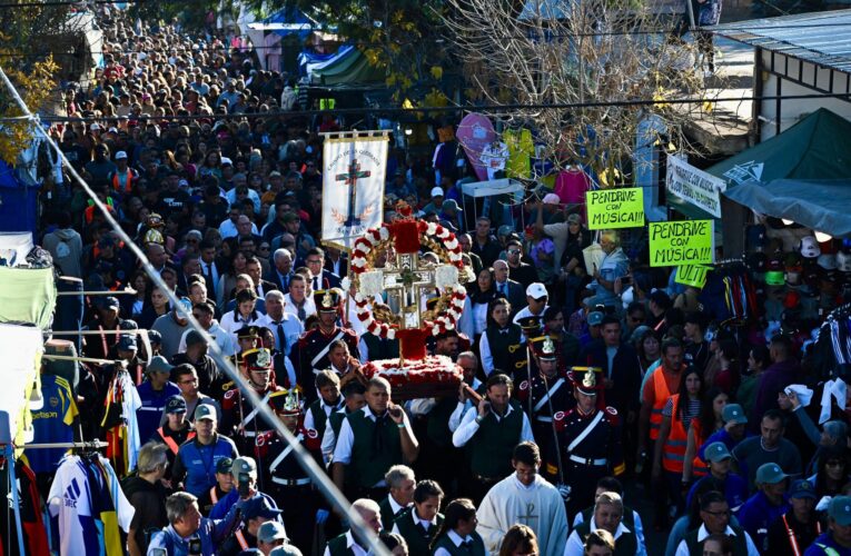 La fe en el Cristo llevó a más de 180 mil creyentes a la Villa de la Quebrada