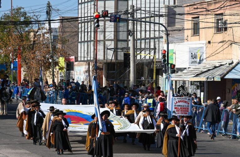 Con el tradicional desfile, San Luis festejó el 216° Aniversario de la Revolución de Mayo