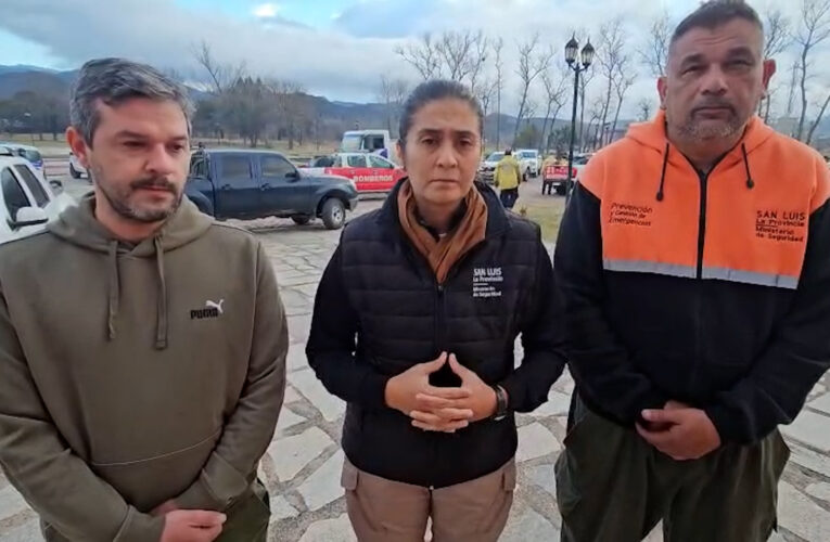 El Gobierno continúa el combate contra las llamas en la zona serrana de Estancia Grande