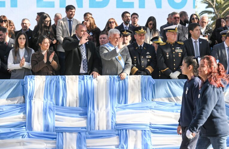 Villa Mercedes: Poggi encabezó el multitudinario desfile Cívico Militar por el 9 de Julio