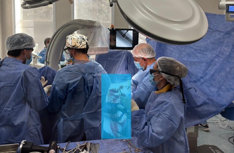 El sistema de salud sanluiseño realizó la primera reconstrucción femoral con un implante personalizado