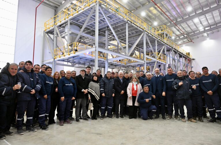 El gobernador Claudio Poggi participó de la inauguración de la nueva planta de Dos Anclas