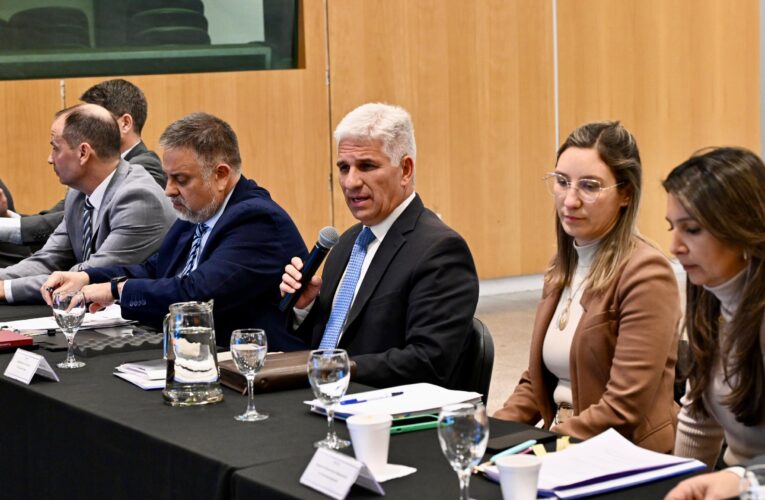 El Gobernador coordinó una reunión con su gabinete de ministros