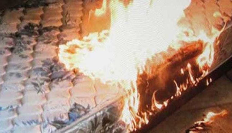 Dos personas resultaron heridas tras el incendio de un colchón en cercanías del Puente Blanco